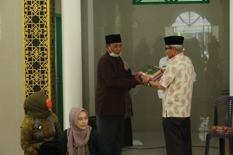 WAGUB DAN WAWALI KENDARI RESMIKAN MASJID ANNUR
