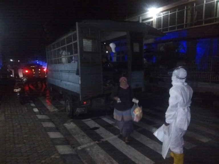 SEBANYAK 89 ABK DAN PENUMPANG KAPAL FERY RUTE KAMARU-WANCI DIKARANTINA