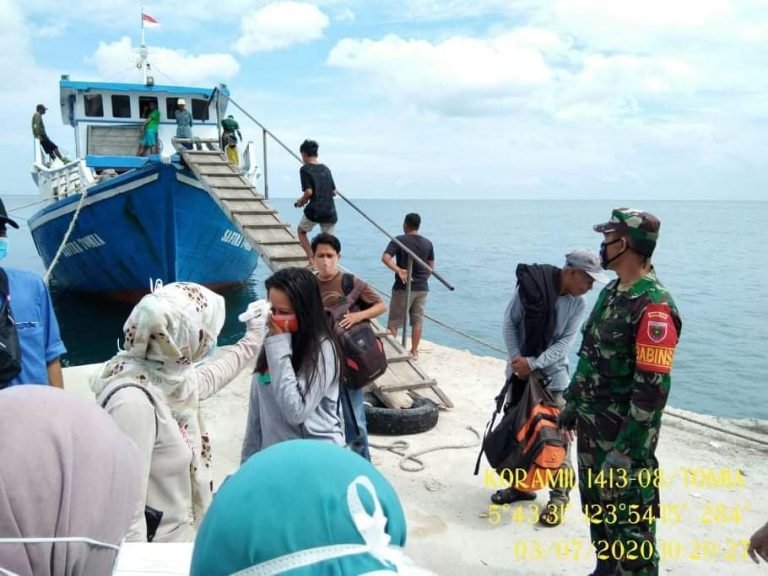 GUGUS TUGAS PENANGANAN COVID-19 KECAMATAN TOMIA PANTAU PENUMPANG KAPAL