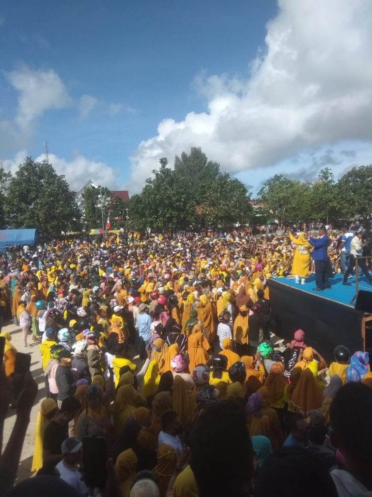 TARIAN TRADISIONAL AWALI DEKLARASI PASLON BUPATI/WAKIL BUPATI P-GOLKAR DAN KOALISI