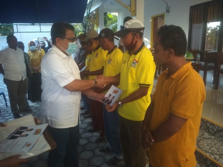 H ARHAWI KUKUHKAN TIM SUKSES DAN RELAWAN EMPAT DESA DI TOMIA