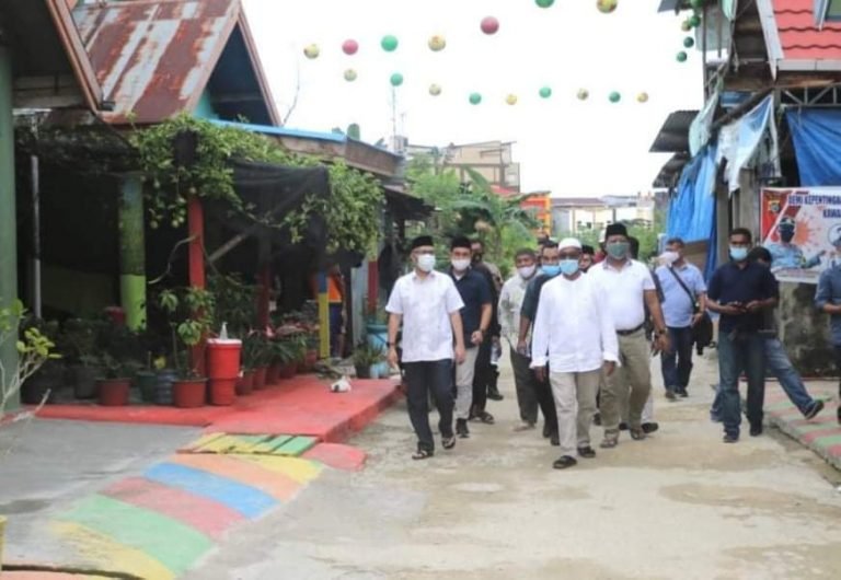 KELURAHAN LAHUNDAPE BANGUN KAMPUNG TANGGUH NUSANTARA BERBASIS TIGA DIMENSI
