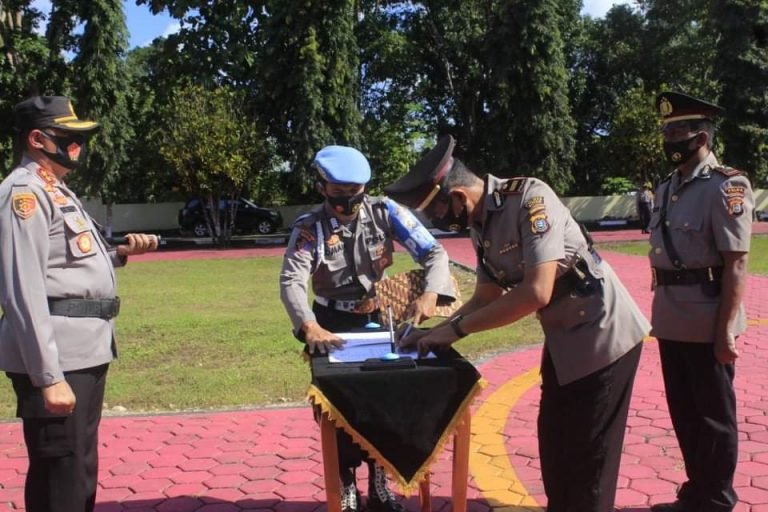 EMPAT PERWIRA POLRES BUTON BERGANTI