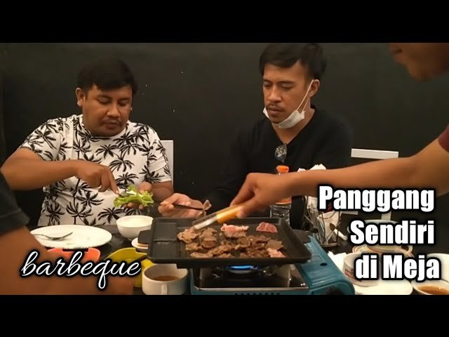 MAKAN DIMETRO PANGGANG SENDIRI DI MEJA