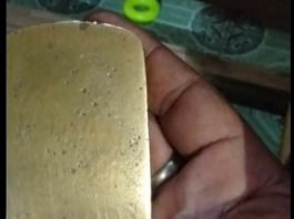 GALI JAMBAN, WARGA BETOAMBARI TEMUKAN EMAS BATANGAN