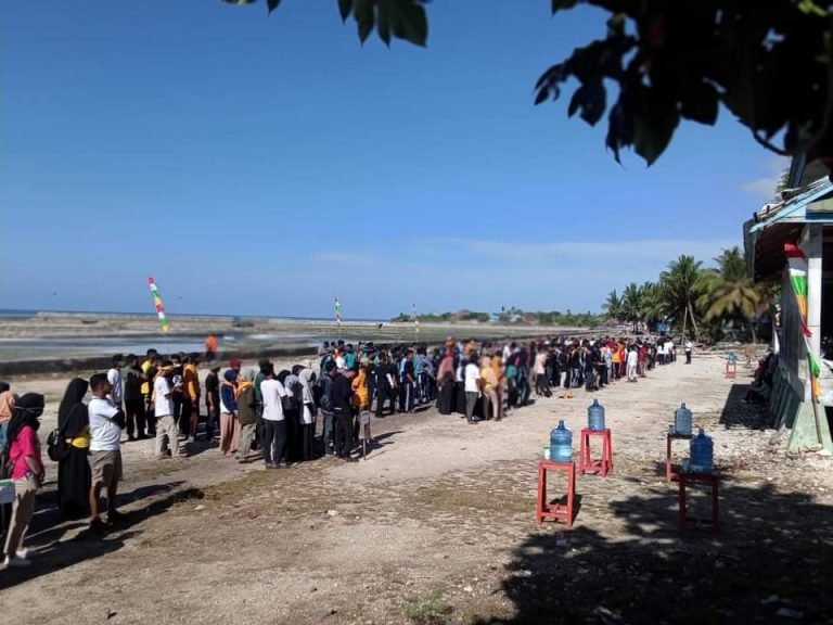 RATUSAN WARGA BUTENG IKUT HARI BERSIH SEDUNIA