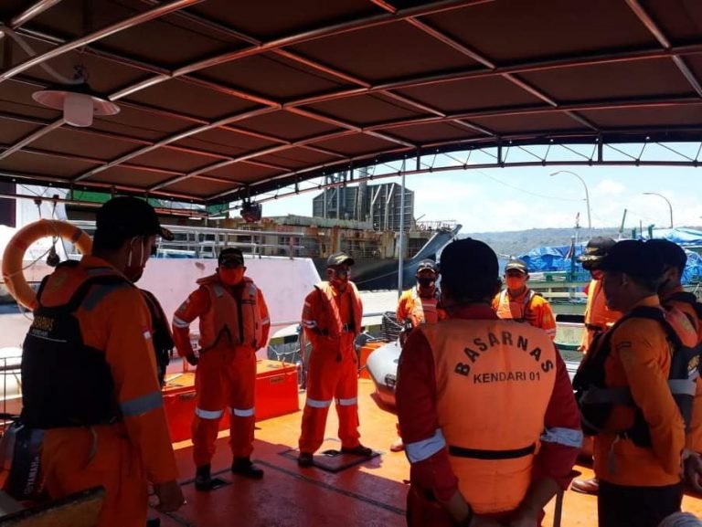 KAPAL TERBAKAR HANYA SATU ORANG SELAMAT