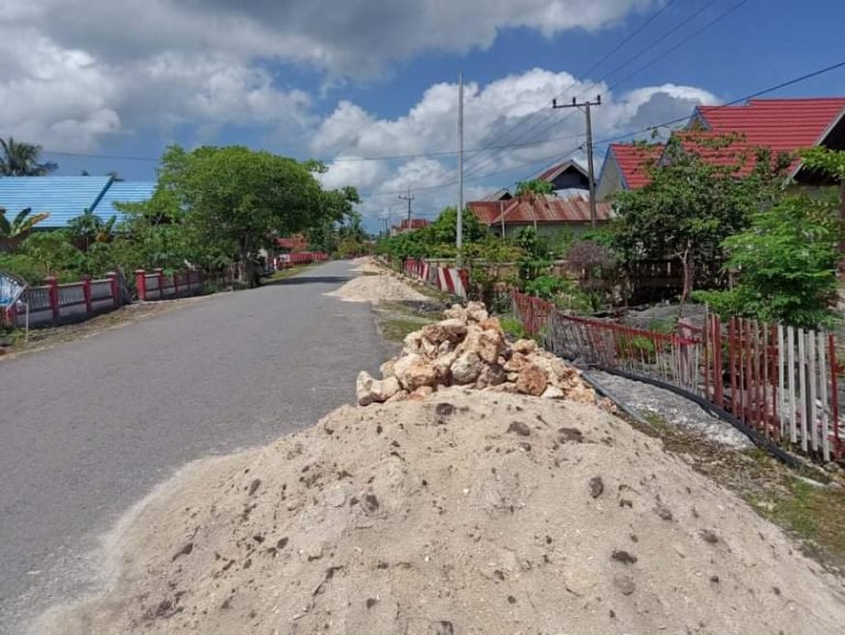 DESA LALIBO BANGUN PAGAR SERAGAM AKHIR OKTOBER