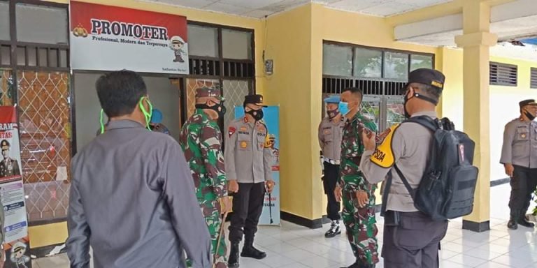 PENYERANGAN POLSEK KULISUSUS, DANREM 143 HO DAN KAPOLDA SULTRA KUNJUNGI BUTUR