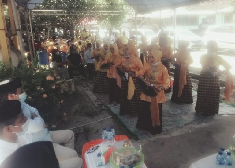 TARI LARIANGI AWALI PEMBUKAAN KAMPANYE DIALOGIS PUTARAN KEDUA PASLON HALO DI DESA OLLO KALEDUPA