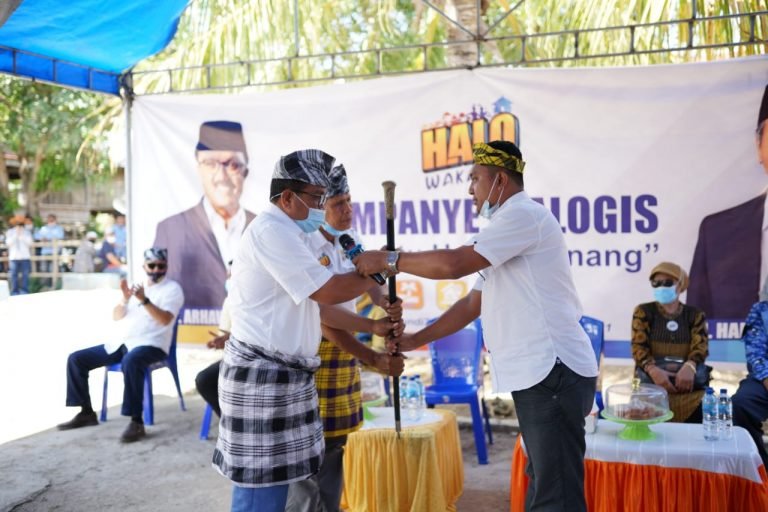 AHMAD DAULANI SERAHKAN TONGKAT KEPEMIMPINAN GENERASI MILLENIAL KEPADA PASLON HALO