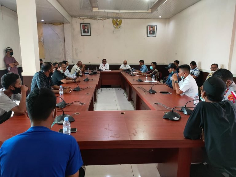 BAGI-BAGI BERAS, SAMSU UMAR ABDUL SAMIUN MELECEHKAN PEMKAB WAKATOBI?