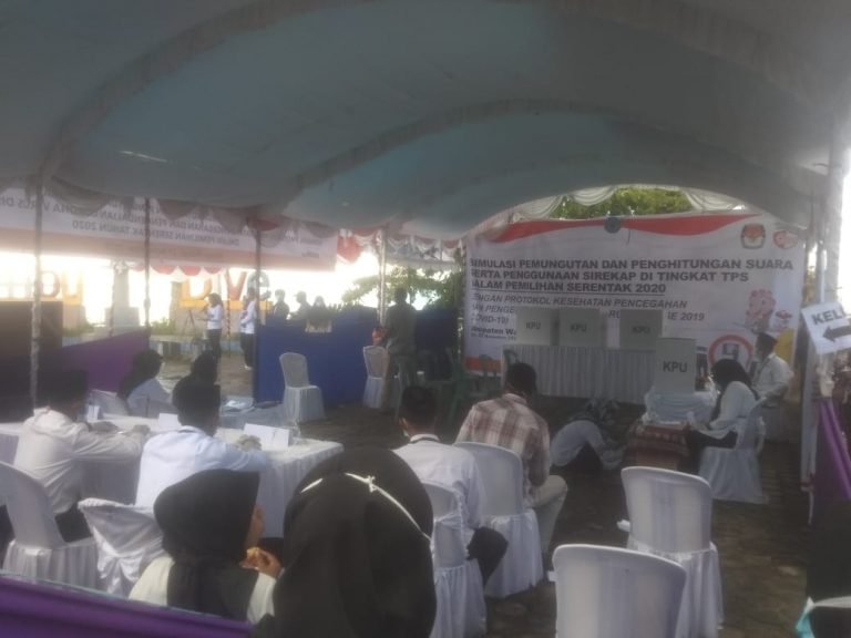 JELANG PILKADA SERENTAK, KPU WAKATOBI GELAR SIMULASI TATA CARA PENCOBLOSAN