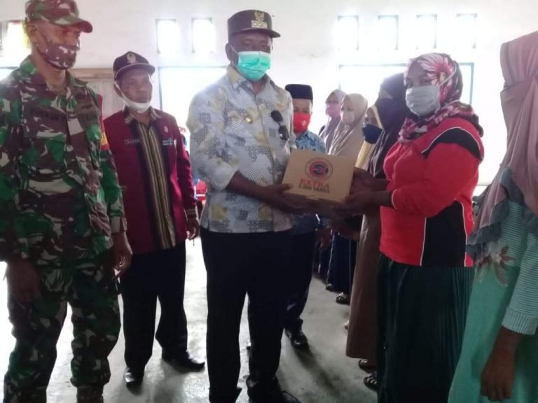BUPATI BUTENG LAUNCHING DUA PROGRAM BANTUAN DI MASTENG