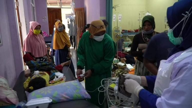 KERACUNAN MASSAL DI BUTON BERSTATUS KLB