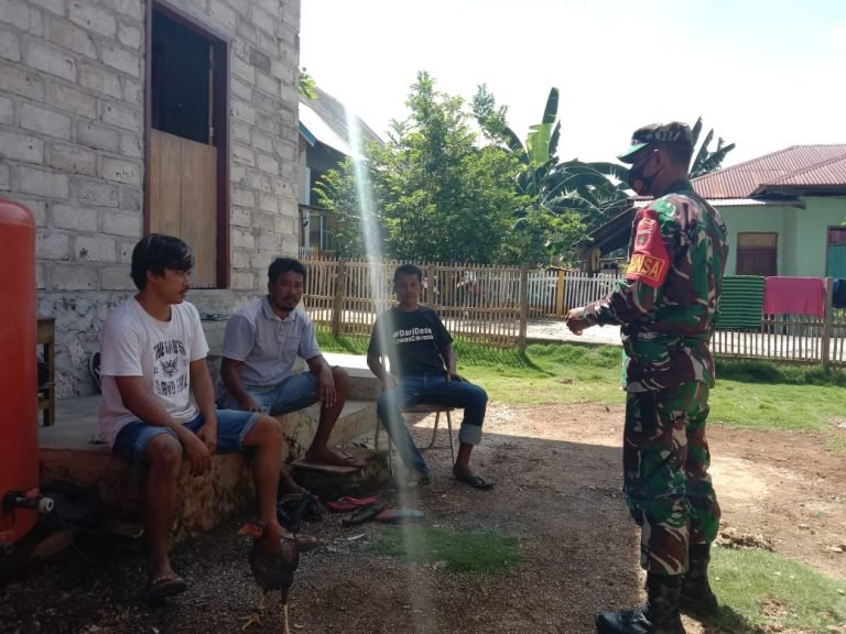 BABINSA KORAMIL 08/TOMIA SOSIALISASIKAN PROGRAM VAKSIN COVID-19 KEPADA MASYARAKAT.