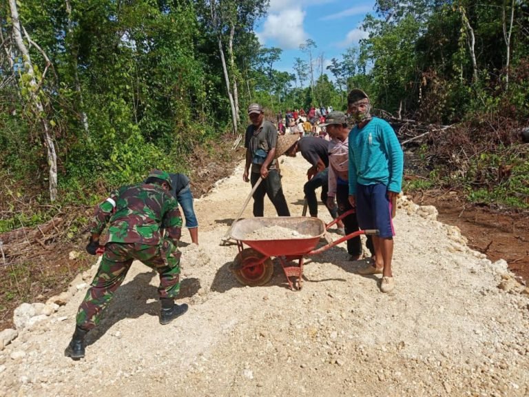 BABINSA KORAMIL 1413-04/MAWASANGKA, BANTU WARGA BINAAN
