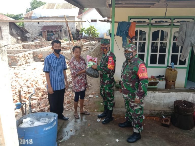 KORAMIL TOMIA SERAHKAN BANTUAN SEMBAKO KEPADA KORBAN BENCANA ALAM ANGIN PUTING BELIUNG