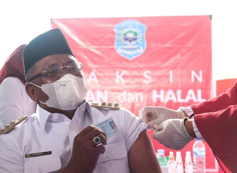 BUPATI BUTENG WAJIBKAN BAWAHANNYA IKUT VAKSIN COVID 19