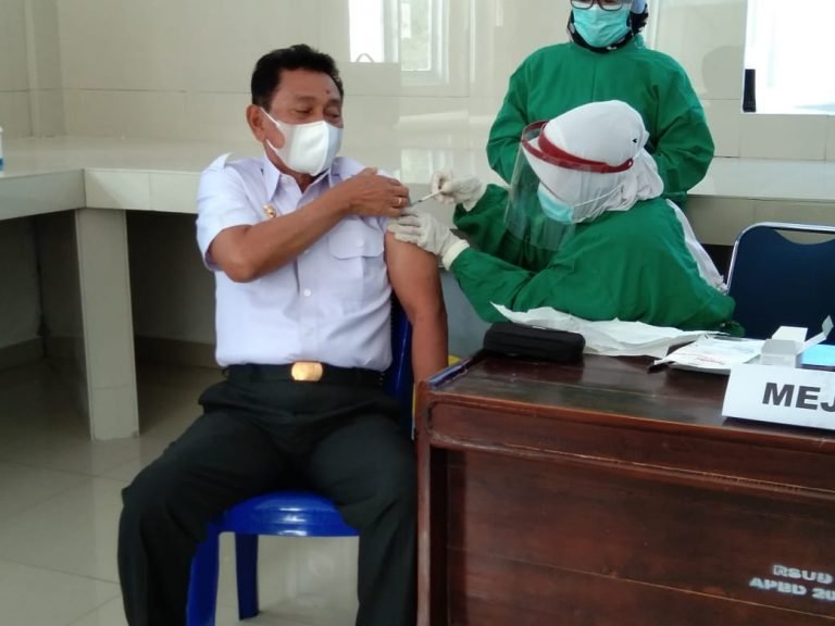 BUPATI  BUTUR TIDAK RAGU DIVAKSIN COVID-19
