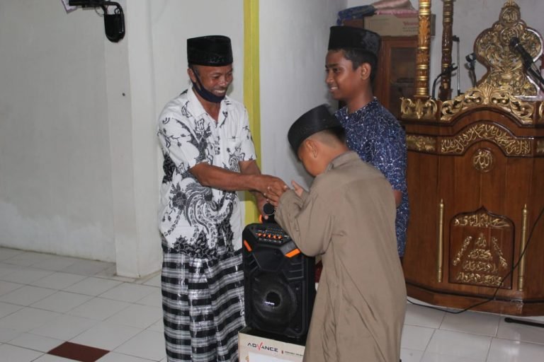 PEMDES DAN MASYARAKAT WAITII TOMIA PERINGATI ISRA MI’RAJ 1442H/2021M