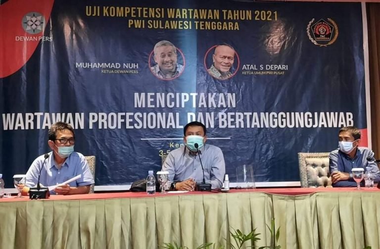 53 WARTAWAN SULTRA DINYATAKAN KOMPETEN SETELAH UKW
