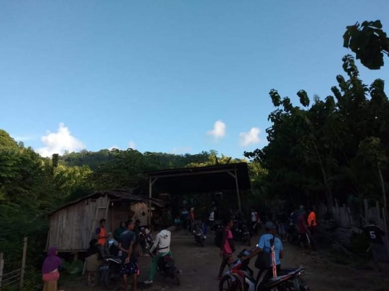 PERSATUAN MASYARAKAT DAN KELEMBAGAAN ADAT LAPOLA TOLAK PROGRAM RHL