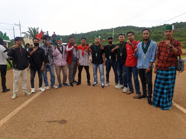 DIDEMO, KETUA PN PASARWAJO ENGGAN TEMUI MAHASISWA