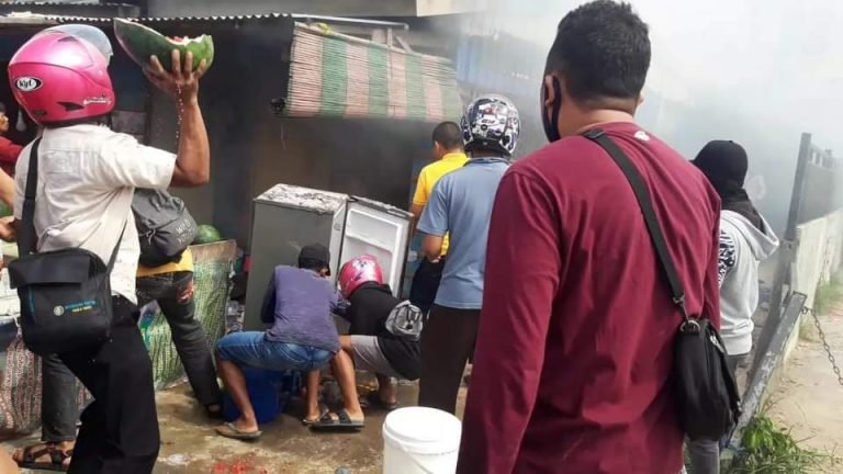 TOKO BUAH DI PASAR ANDUONOHU KEBAKARAN