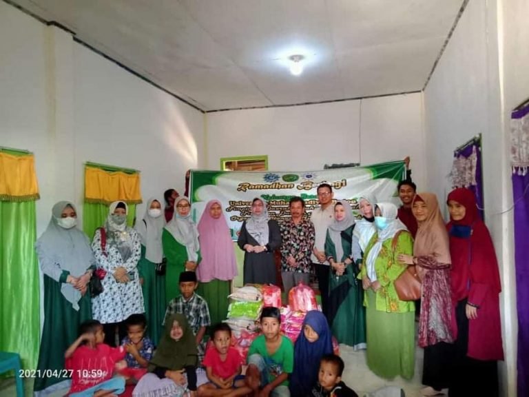 SUDAH JADI RUTINITAS TIAP TAHUN, ORTOM MUHAMMADIYAH DAN UM BUTON BERBAGI 120 PAKET BANTUAN