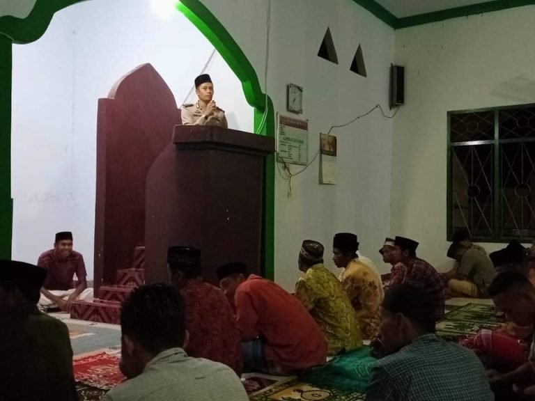 SAFARI RAMADHAN, KAPOLSEK MASTENG BERI PENCERAHAN KEUTAMAAN BERSEDEKAH