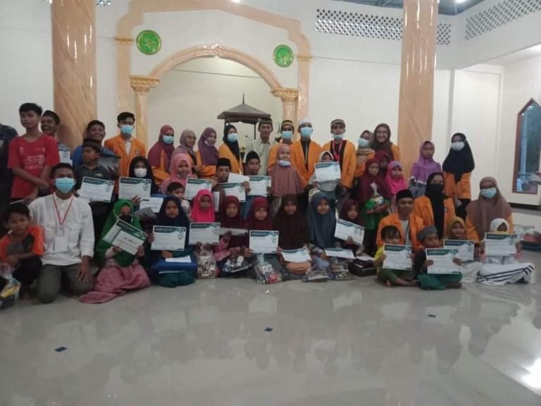REMAJA MESJID NURUL HAQ GANDENG KTM2 DAN KKN MAHASISWA UHO GELAR LOMBA KEAGAMAAN