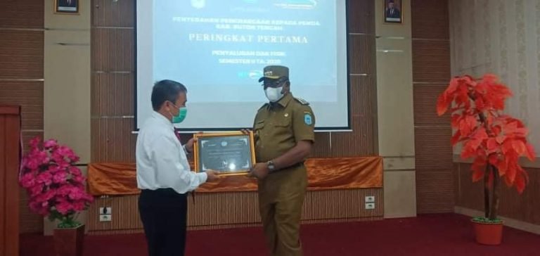 PEMDA BUTENG RAIH PENGHARGAAN PERINGKAT PERTAMA DAK FISIK
