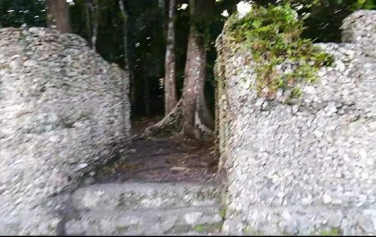 BENTENG SUOSUO DAN JEJAK ISLAM TOMIA DI MASA LAMPAU