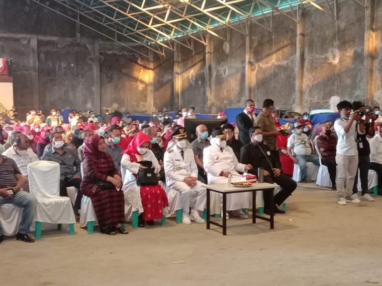 USAI DILANTIK DAN DIAMBIL SUMPAHNYA, H HALIANA DAN ILMIATI DAUD SILATURAHMI DENGAN TIM DAN SIMPATISAN