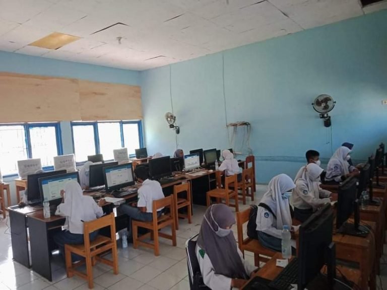 26 SISWA SMAN 2 WANGI-WANGI IKUT KSN