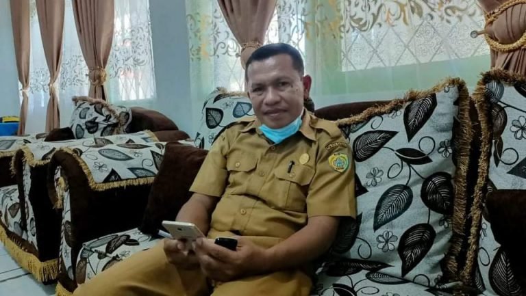 ULANGAN ONLINE DI SMPN 4 BAUBAU, HANYA SEBAGIAN KECIL YANG OFLINE