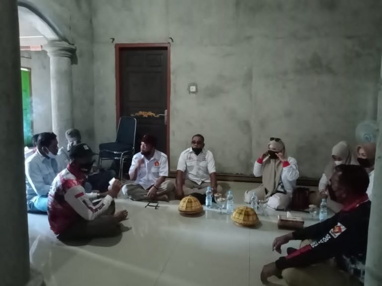 SILATURAHMI DI KALEDUPA, DPC GERINDRA SERAHKAN SK KEPENGURUSAN