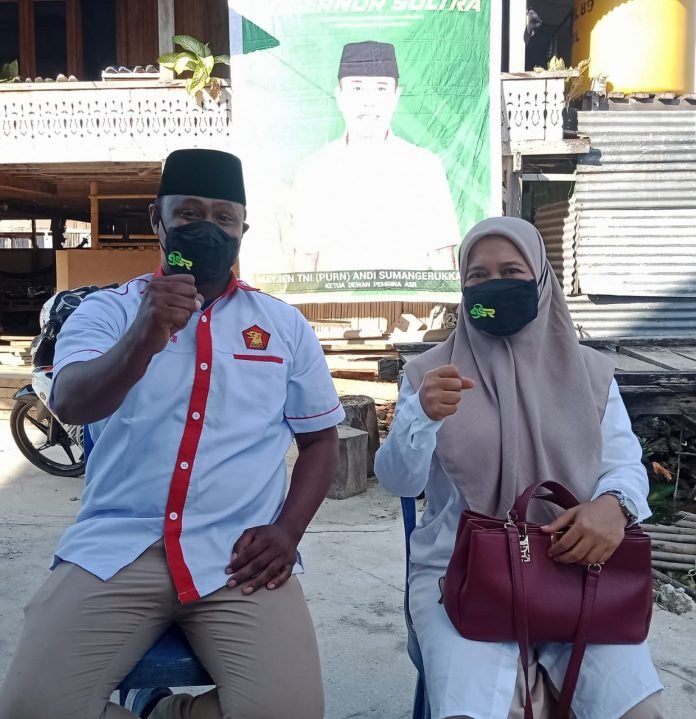 Ketua Pengurus Anak Cabang Gerindra la Watta bersama Ketua DPC partai Gerindra Hj Ernawati Rasyid.