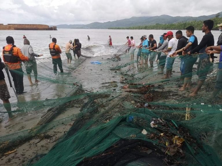 11 ORANG TERSERET GELOMBANG PANTAI BATU GONG
