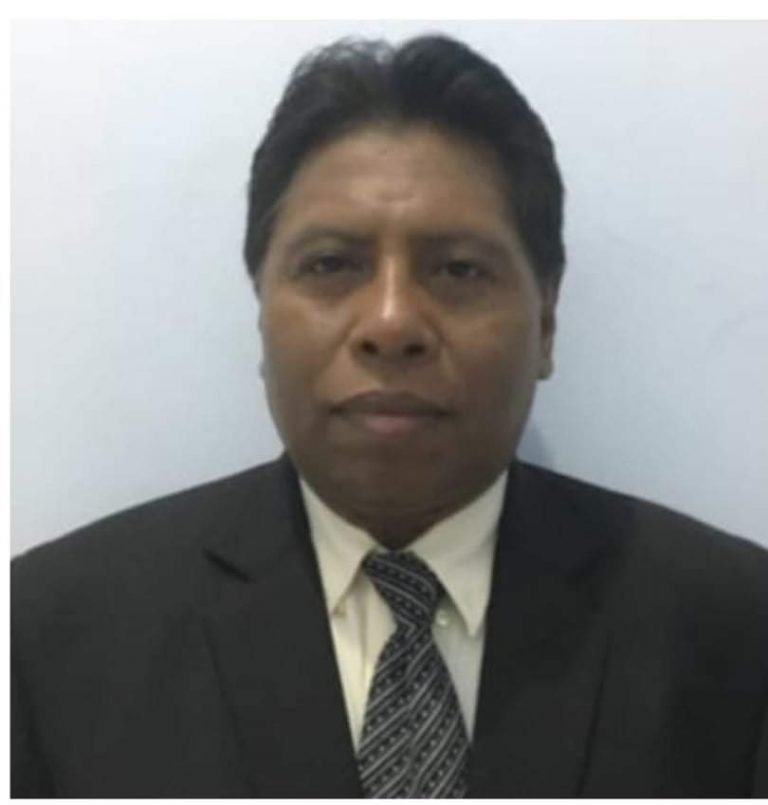 LEBIH DEKAT MENGENAL KASEK SMAN 4 BAUBAU, DRS HASAN MPD