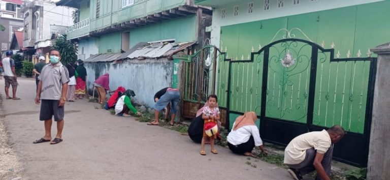 KELURAHAN BONEBONE ADAKAN KEBERSIHAN LINGKUNGAN