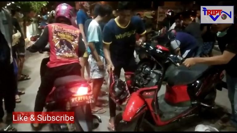 TABRAKAN DI TUGU KIRAB DUA PENGENDARA DILARIKAN KE RS