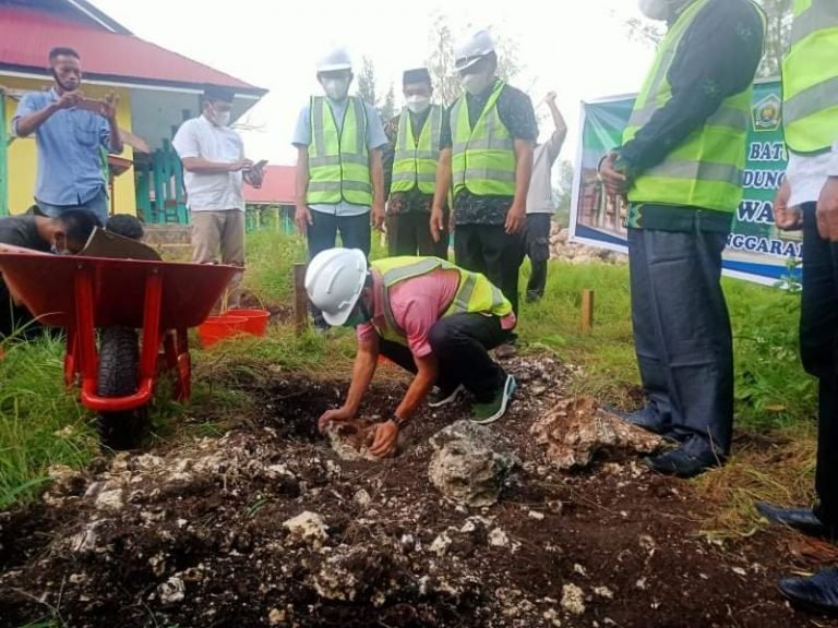 KECIPRAT ANGGARAN DARI BSN, HALIANA SUPPORT PEMBANGUNAN RKB MTSN 1 WAKATOBI