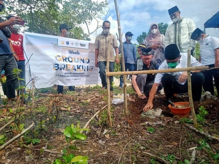 LETAKKAN BATU PERTAMA MESJID SAHESULU SALENGO’E