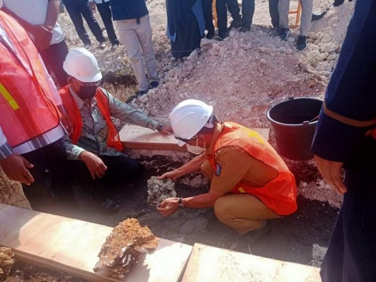 HALIANA LETAKAN BATU PERTAMA PLHUT KEMENAG WAKATOBI