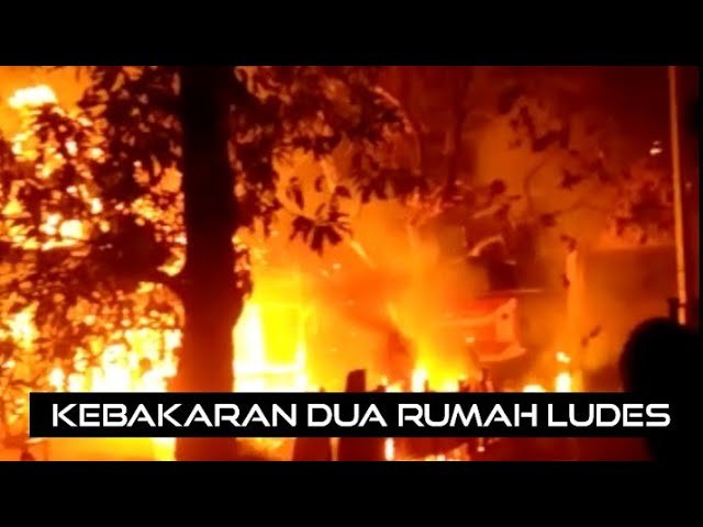 DUA RUMAH TERBAKAR RATA DI DEKAT TELKOM