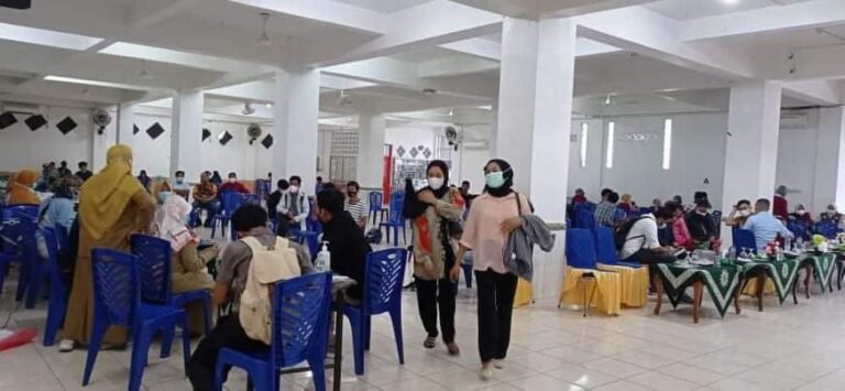 UM BUTON, IMM DAN POLRES BAUBAU GELAR VAKSINASI