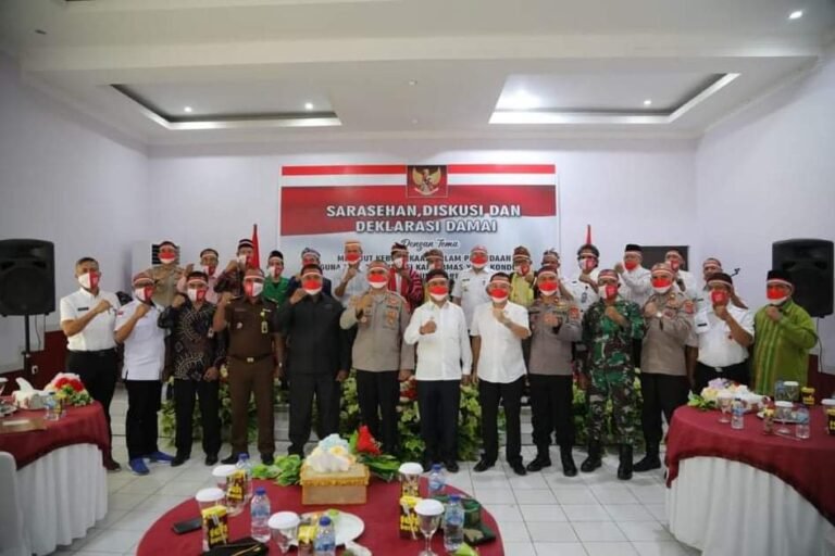 BUPATI BUTON PIMPIN PEMBACAAN IKRAR DEKLARASI DAMAI