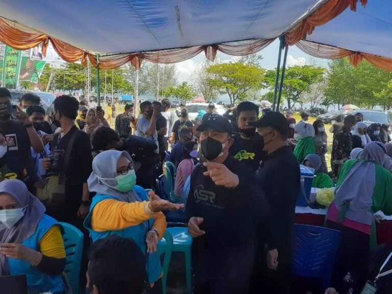 ASR GELAR VAKSINASI DAN JALAN SEHAT BERSAMA WARGA BAUBAU